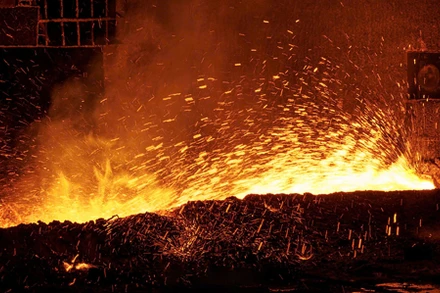 Gang lỏng lò cao số 2 của dự án Khu liên hợp sản xuất gang thép Hòa Phát Dung Quất 2 ra lò. 