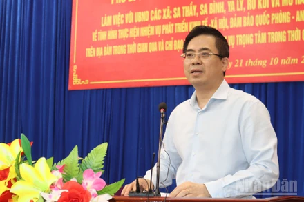 Chủ tịch Ủy ban nhân dân tỉnh Quảng Ngãi Nguyễn Hoàng Giang phát biểu kết luận tại buổi họp.