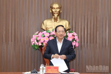 Đồng chí Trịnh Văn Quyết, Ủy viên Bộ Chính trị, Bí thư Trung ương Đảng, Trưởng ban Tuyên giáo và Dân vận Trung ương, Ủy viên Hội đồng bầu cử quốc gia phát biểu kết luận tại buổi làm việc với Ủy ban Bầu cử tỉnh Quảng Ngãi.