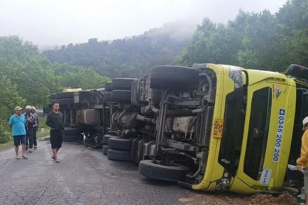 Hiện trường tai nạn trên đường Hồ Chí Minh đoạn qua xã A Lưới 1, thành phố Huế.