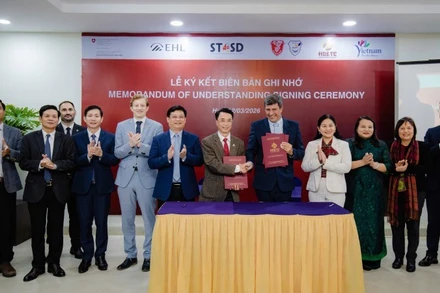 Thụy Sĩ đã ký kết biên bản ghi nhớ hợp tác với hai cơ sở đào tạo du lịch ở Huể để triển khai chương trình Đào tạo Quản trị Khách sạn cao cấp .