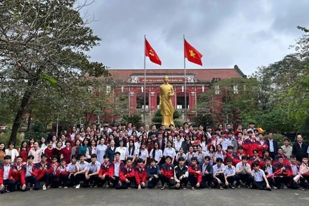 Đội tuyển học sinh giỏi của Huế tại lễ ra quân ngày 22/12/2025.