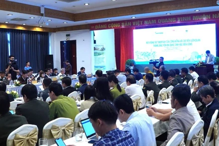 Khoảng 120 đại biểu tham gia Diễn đàn.