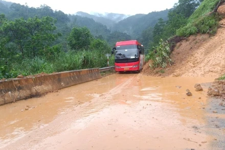 Huế: Vùng ngập hạ lưu sông Bồ chững lại, hạ lưu sông Hương tiếp tục lên cao