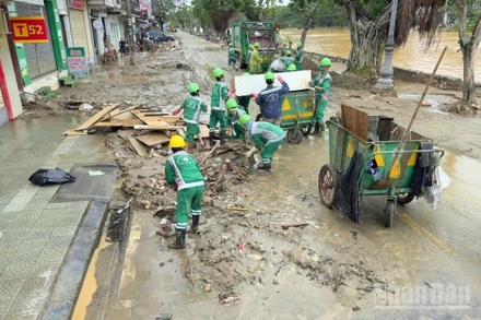 Huế kết thúc đợt mưa kéo dài 23 ngày với ba đợt lũ liên tiếp trong một tuần. (Ảnh: Trương Vững)