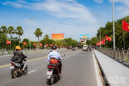 Khoảng cách từ dự án nhà ở xã hội đến nơi làm việc được xác định dựa trên tuyến đường ngắn nhất bằng phương tiện thông dụng (xe máy) thông qua nền tảng Google Maps.