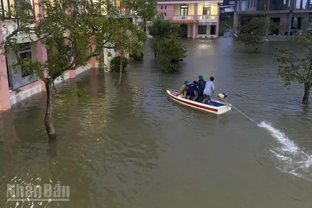 Hóa Châu là một trong những địa phương bị ngập sâu ở Huế.