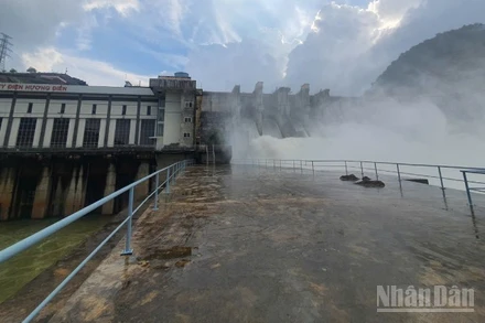 Hồ Bình Điền sẽ bắt đầu tăng lưu lượng xả qua tràn và tuabin lên 1.800m3/giây vào lúc 16 giờ 10 phút.