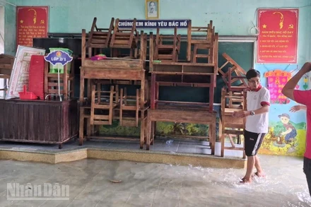 202 trường học ở Huế tạm đóng cửa để tránh mưa lụt.