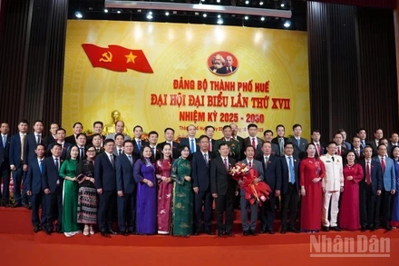 Ban chấp hành Đảng bộ thành phố Huế khóa XVII ra mắt.