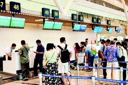 Hành khách làm thủ tục bay tại nhà ga T3, Sân bay Tân Sơn Nhất.