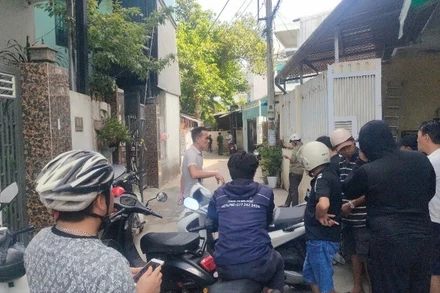 Công an phong tỏa hiện trường để ghi nhận, điều tra sự việc.