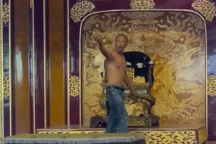 Đối tượng phá hoại ngai vua triều Nguyễn chính thức bị khởi tố, bắt giam.