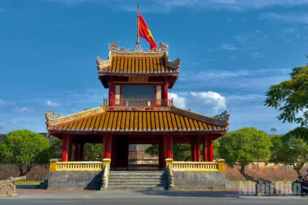 Lộ trình bộ hành “Cùng Việt Nam tiến bước” được thành phố Huế chọn không chỉ thuận tiện mà còn đưa người tham gia đi qua những con đường gắn liền với ký ức và diện mạo của bờ bắc sông Hương – nơi từng là trung tâm của kinh đô.