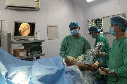 Nên hỗ trợ người lao động trong giai đoạn chuyển tiếp, vừa giúp ổn định quyền lợi, vừa tránh tình trạng gián đoạn khám, chữa bệnh.