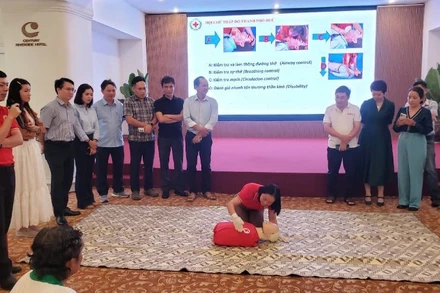 Các nhà báo được tập huấn kỹ năng tác nghiệp an toàn trong thiên tai.