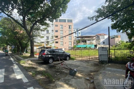 Dự án Khu tổ hợp khách sạn kết hợp dịch vụ thương mại và văn phòng cho thuê tại 20 Nguyễn Huệ cũng được yêu cầu xử lý, báo cáo trước ngày 30/8.