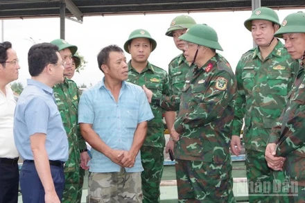 Lãnh đạo Quân khu IV và thành phố Huế kiểm tra phương án phòng, tránh bão, lụt, sạt lở tại các địa bàn xung yếu.