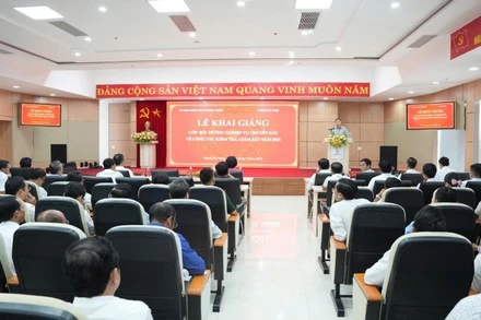 Hơn 220 học viên của 45 đơn vị, địa phương thuộc Đảng bộ thành phố Huế tham gia lớp bồi dưỡng.