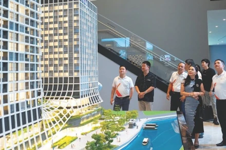 Giá bán các dự án nhà ở tại Thành phố Hồ Chí Minh tăng cao, vượt quá thu nhập của người dân. (Ảnh TÙNG QUANG)