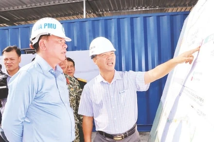 Lãnh đạo tỉnh Đồng Nai kiểm tra tiến độ thi công đường cao tốc Biên Hòa-Vũng Tàu, đoạn qua địa bàn phường Phước Tân, thành phố Biên Hòa.