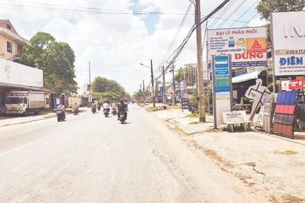 Quốc lộ 91 đoạn từ Km0 - Km7 đã xuống cấp.