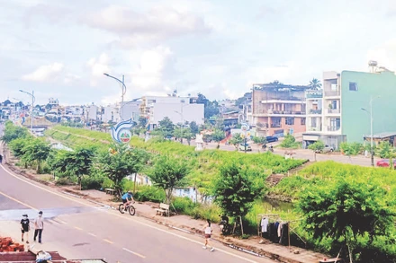 Một đoạn bờ kè Hội Phú hiện nay.