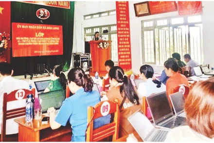 Học viên thực hành khai thác các công cụ AI tại lớp tập huấn.