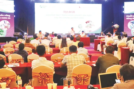 Tọa đàm tìm giải pháp phát triển chuỗi liên kết sản xuất và tiêu thụ chanh leo bền vững do Trung tâm Khuyến nông quốc gia tổ chức tại phường Buôn Ma Thuột, tỉnh Đắk Lắk.