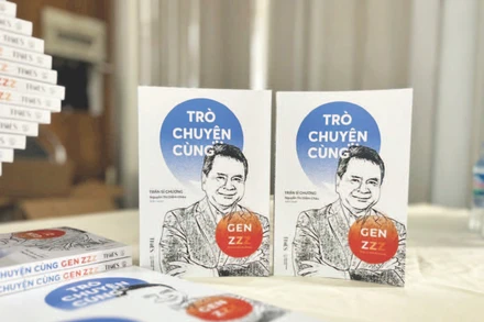 Cuốn sách "Trò chuyện cùng Gen Z" của tác giả Trần Sĩ Chương. (Ảnh MẠNH HẢO)