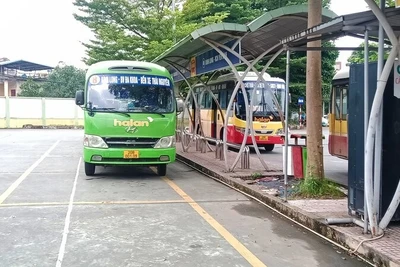 Giá xăng, dầu tăng cao, nhưng Công ty cổ phần Thương mại và Du lịch Hà Lan chấp nhận bù lỗ để phục vụ nhân dân.