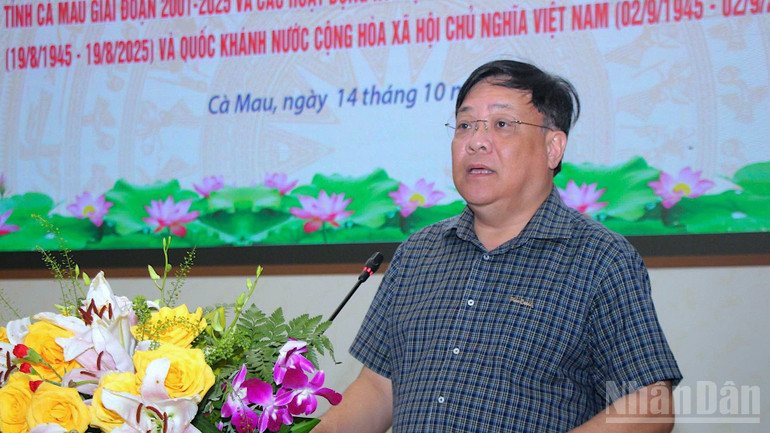 Presidente do Comitê Popular Provincial de Ca Mau, Pham Thanh Ngai, discursando na conferência de resumo de 25 anos. ndo_br_anh-1-9121.jpg
