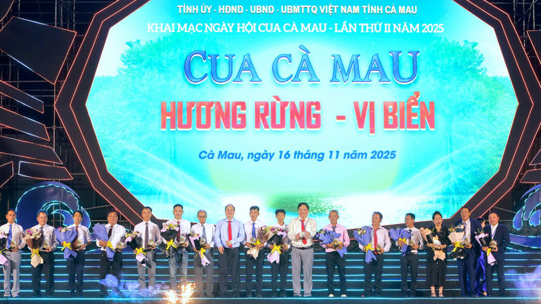Ngày hội Cua Cà Mau, quyết tâm nâng tầm thương hiệu quốc gia “Hương rừng-Vị biển” khai-mac-20-2873.jpg