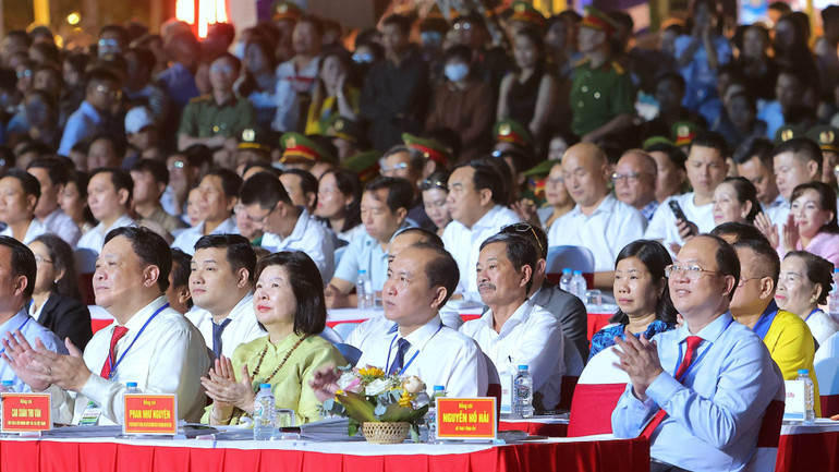 Ngày hội Cua Cà Mau, quyết tâm nâng tầm thương hiệu quốc gia “Hương rừng-Vị biển” khai-mac-17-6467.jpg