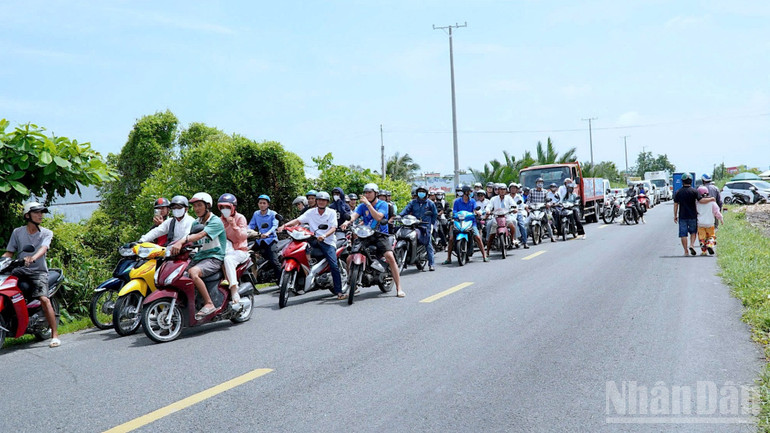 Vụ tai nạn giao thông khiến xe lưu thông tuyến Quốc lộ 1A bị kẹt xe. ndo_br_gia-thong-1-3954.jpg