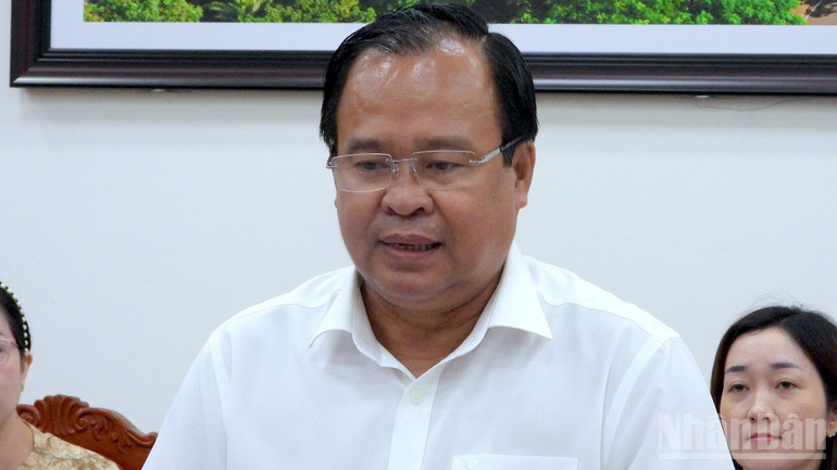 Tiến sĩ Nguyễn Minh Luân, Phó Chủ tịch Ủy ban nhân dân tỉnh Cà Mau phát biểu tại cuộc họp. ndo_br_hop-tac-4-9890.jpg
