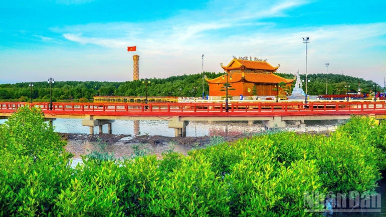Một góc du lịch sinh thái trong khuôn viên Vườn Quốc gia Mũi Cà Mau. ndo_br_ca-mau-1.jpg