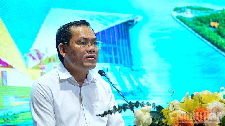 Phó Chủ tịch Ủy ban nhân dân tỉnh Cà Mau Ngô Vũ Thăng phát biểu tại hội thảo. ndo_br_anh-15-7607.jpg