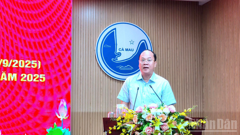 Bí thư Tỉnh ủy Cà Mau Nguyễn Hồ Hải phát biểu chỉ đạo tại buổi lễ phát động phong trào thi đua. ndo_br_phat-dong-1-7757.jpg