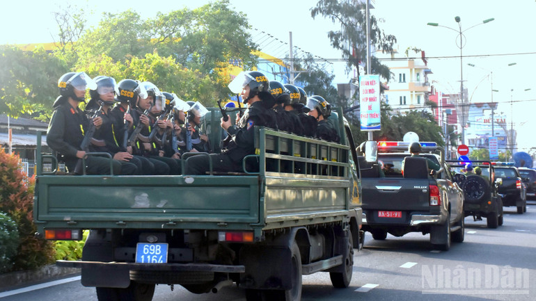 Cảnh sát cơ động Cà Mau vững vàng “lá chắn thép” bảo đảm tuyệt đối an toàn các mục tiêu, công trình trọng điểm và các sự kiện trọng đại của đất nước, địa phương. ndo_br_anh-7-9217.jpg