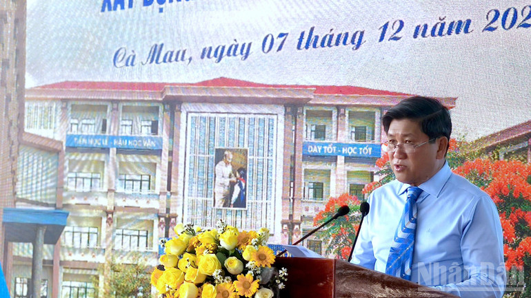 O vice-presidente do Comitê Popular Provincial de Ca Mau, Le Van Su, discursou na cerimônia de inauguração. ndo_br_khoi-cong-3-1947.jpg