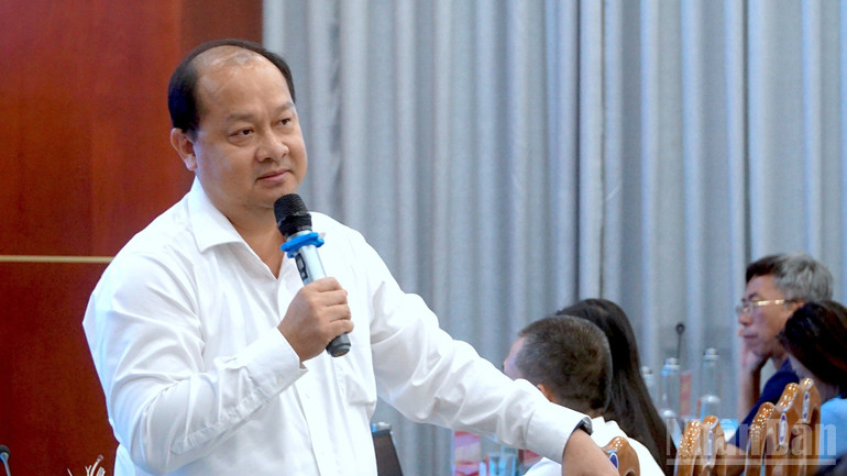 Giám đốc Sở Khoa học và Công nghệ tỉnh Cà Mau Nguyễn Phương Bắc tham gia ý kiến về chuyển đổi số tại hội nghị. ndo_br_chuyen-doi-so-1-1115.jpg