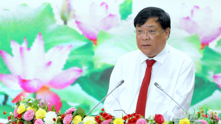 Chủ tịch Ủy ban nhân dân tỉnh Cà Mau Phạm Thành Ngại phát biểu ôn lại truyền thống đầy tự hào của lực lượng Công an Cà Mau. ndo_br_chinh-tri-3-1179.jpg