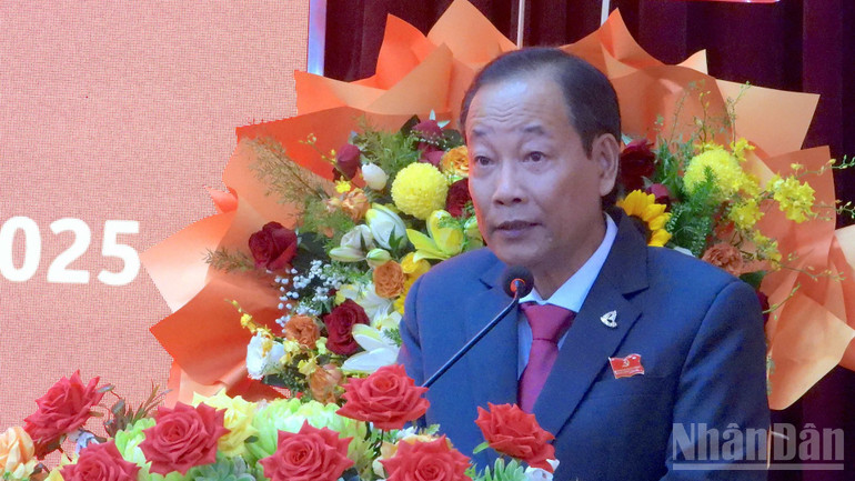 Bí thư Đảng ủy xã Đầm Dơi (tỉnh Cà Mau) Huỳnh Văn Hiền phát biểu diễn văn khai mạc đại hội. ndo_br_dd-1-2077.jpg