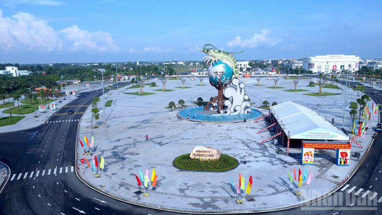 A Praça Phan Ngoc Hien acaba de ser inaugurada para celebrar o Congresso de Delegados da província de Ca Mau para o mandato de 2025-2030, tornando-se um ndo_br_khanh-thanh-1-283.jpg