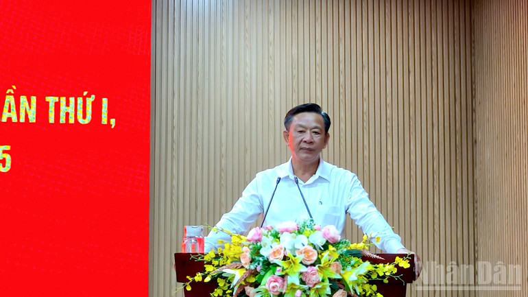 Ủy viên Ban Thường vụ Tỉnh ủy, Trưởng Ban Tuyên giáo và Dân vận Tỉnh ủy Cà Mau Hồ Trung Việt phát biểu tại cuộc họp báo. ndo_br_hop-bao-2-6886.jpg