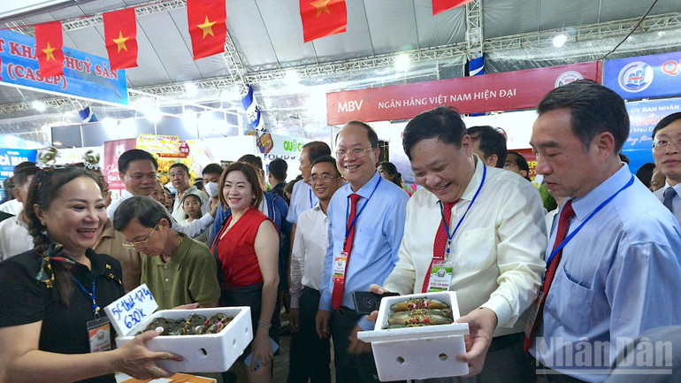 Ngày hội Cua Cà Mau, quyết tâm nâng tầm thương hiệu quốc gia “Hương rừng-Vị biển” ndo_br_khai-mac-12-1964.jpg