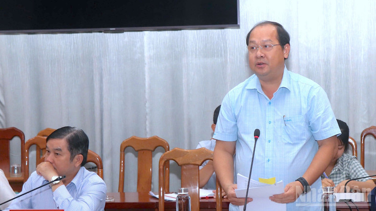 Giám đốc Sở Khoa học và Công nghệ Cà Mau Nguyễn Phương Bắc báo cáo tình hình thực hiện Nghị quyết 57 của Bộ Chính trị tại Cà Mau. ndo_br_khcn-2-4573.jpg