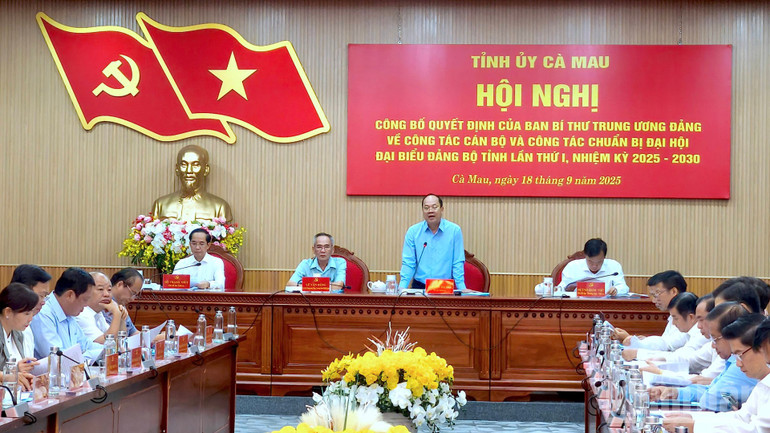 Hội nghị công bố quyết định về nhân sự của Tỉnh ủy Cà Mau chiều 18/9. ndo_br_nhan-su-10-9171.jpg