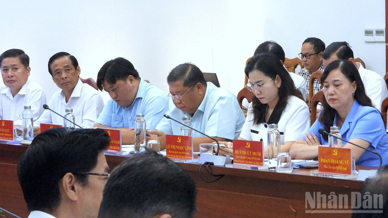 Đại biểu tham dự Hội nghị công tác chuẩn bị Đại hội đại biểu Đảng bộ tỉnh Cà Mau. ndo_br_nhan-su-6-90.jpg